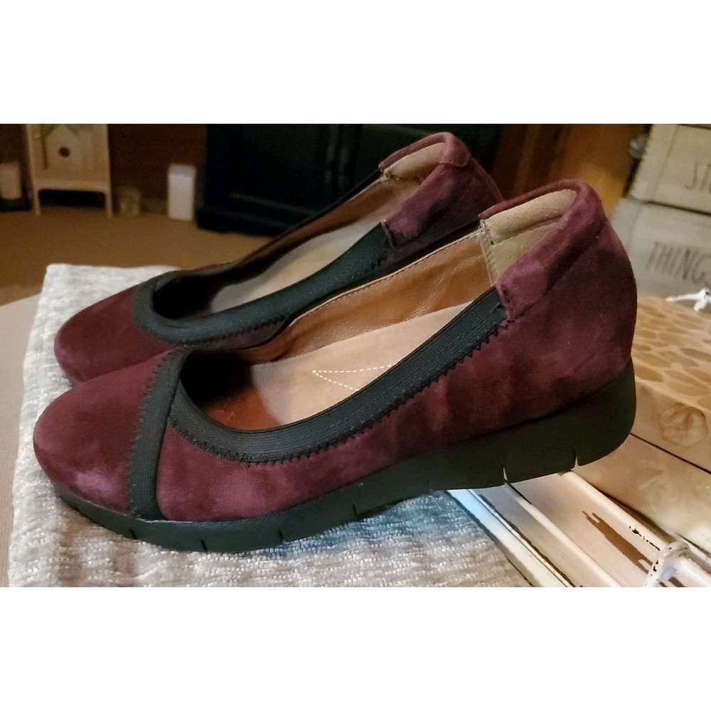 Clarks Suede Slip on Loafers Comfort‎ Flats Casual Shoes Womens Size 6.5 M